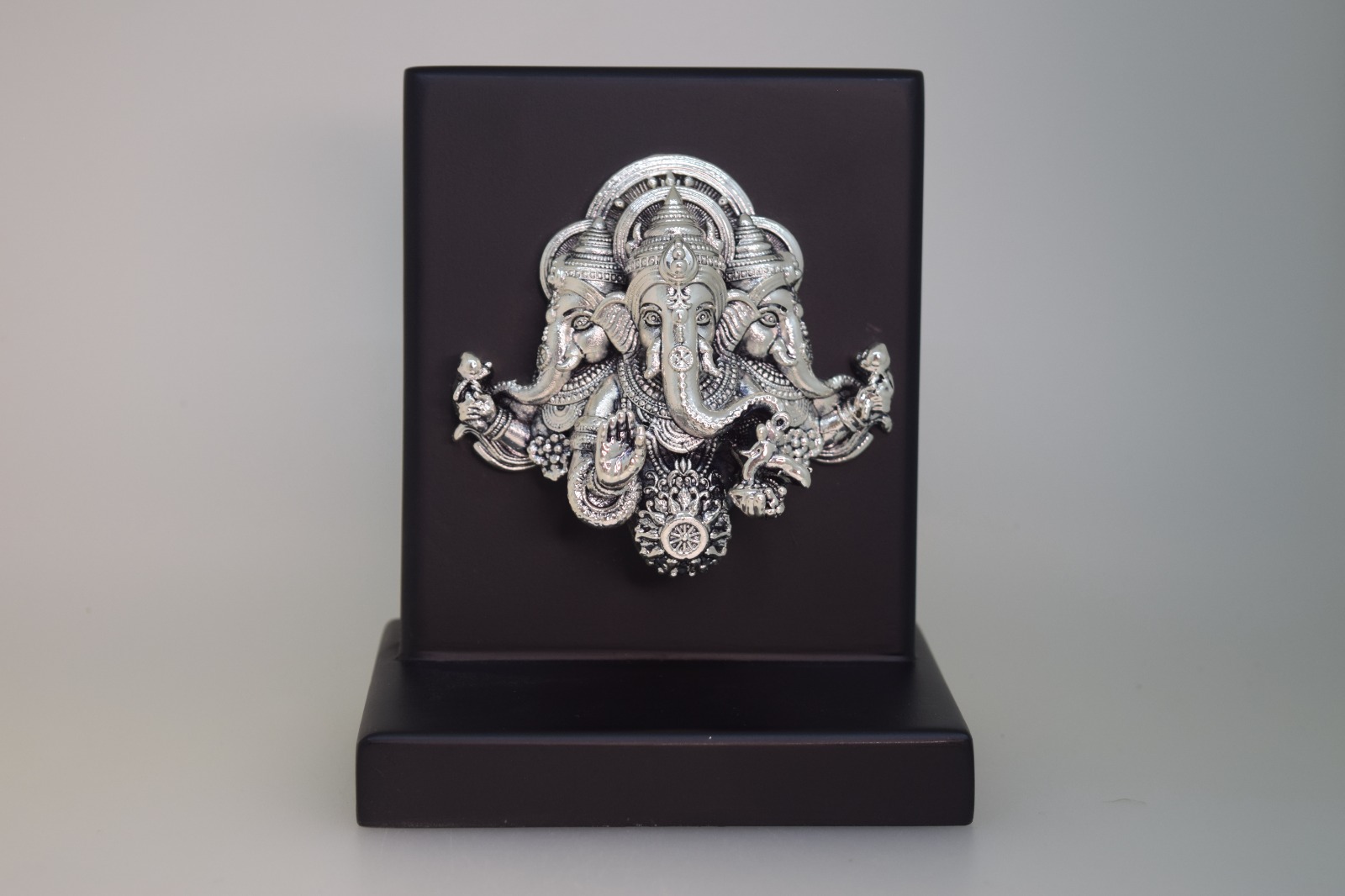 Suraj Bhan Jewellery Hub - 3D Silver Trimukhi Ganesha Idol Frame